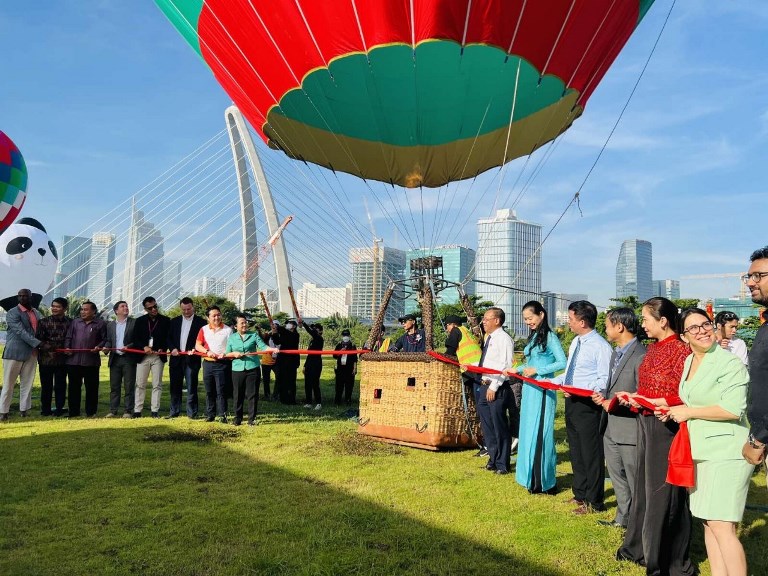 TP Hồ Chí Minh rực rỡ sắc màu trong ngày hội Khinh khí cầu