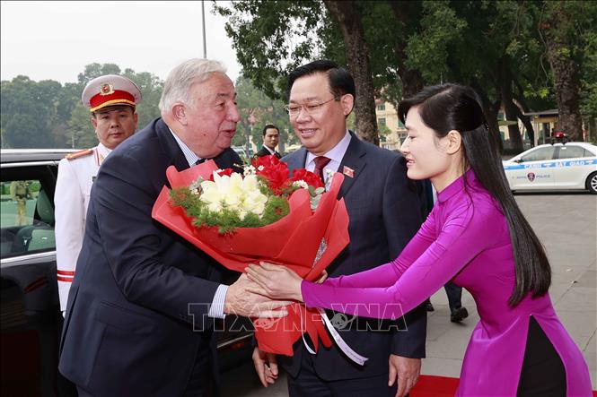 Chủ tịch Thượng viện Cộng hòa Pháp đến Hà Nội, thăm chính thức Việt Nam