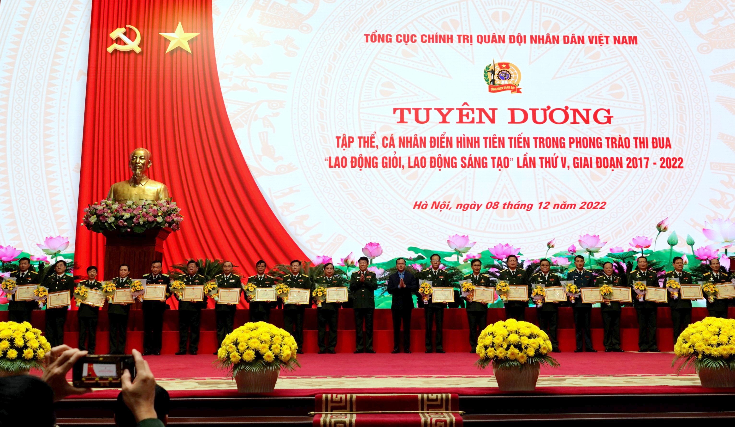 Tuyên dương điển hình tiên tiến phong trào “Lao động giỏi, lao động sáng tạo”