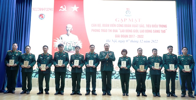 Đẩy mạnh phong trào thi đua “Lao động giỏi, sáng tạo”