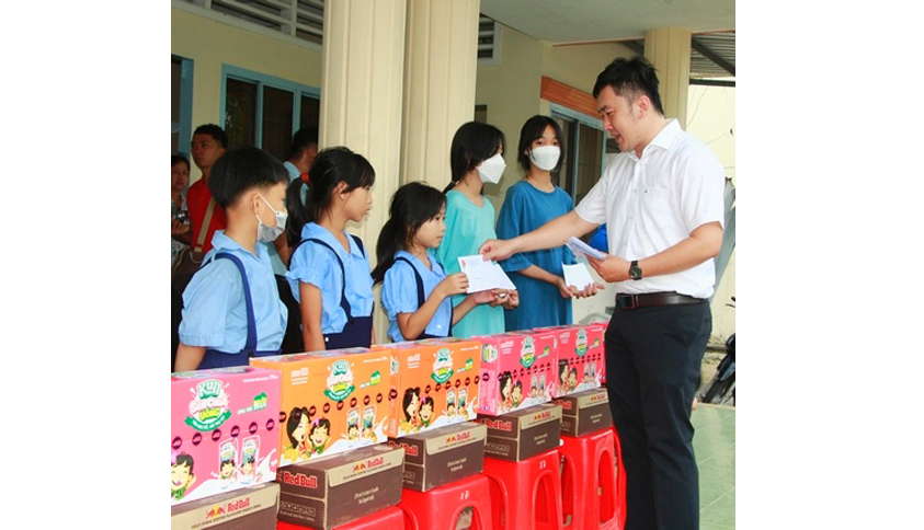 Vụ sạt lở trên tuyến sông Cổ Chiên Huy động mọi nguồn lực hỗ trợ người dân