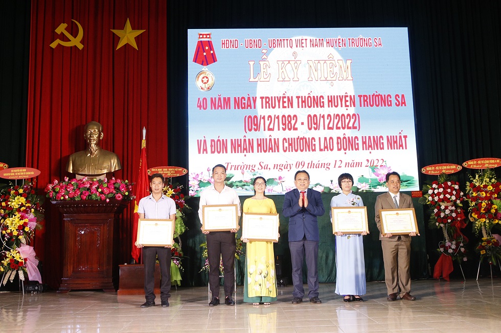 Huyện đảo Trường Sa kỷ niệm 40 năm Ngày truyền thống