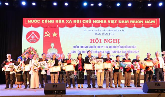Đắk Lắk Biểu dương 100 người có uy tín trong vùng đồng bào dân tộc thiểu số
