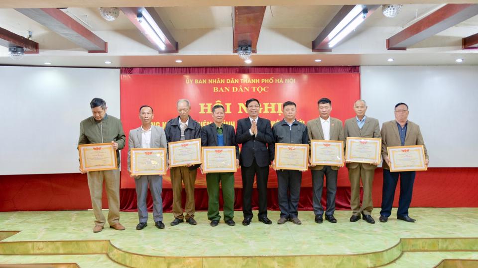 Hà Nội Chăm lo chính sách cho người có uy tín vùng đồng bào dân tộc