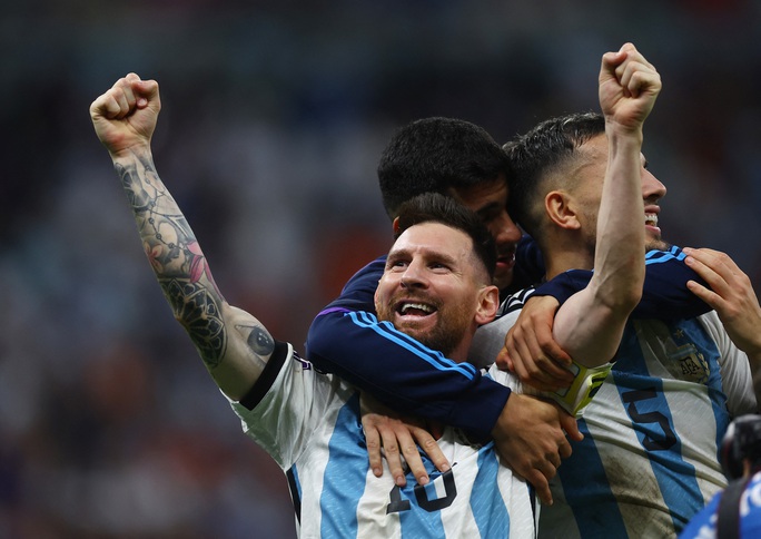 Thắng nghẹt thở trong loạt penalty, Argentina đoạt vé vào Bán kết