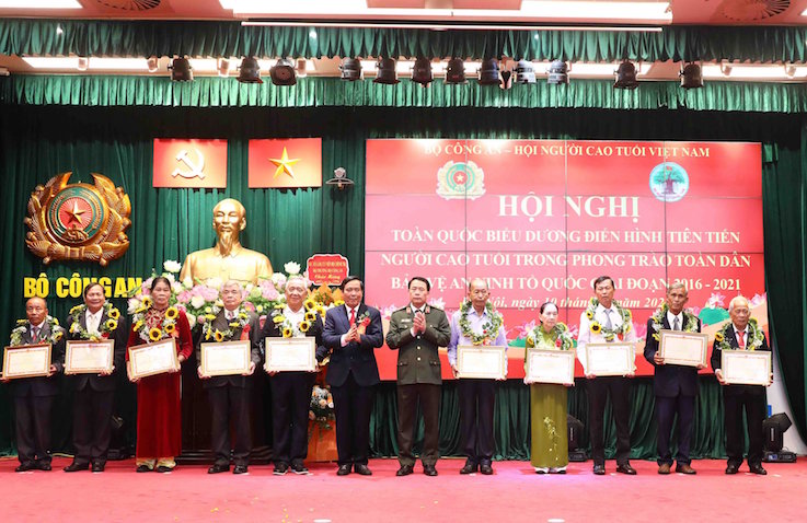 Trên 300 000 người cao tuổi tham gia các tổ an ninh nhân dân phòng chống tội phạm, giữ gìn trật tự