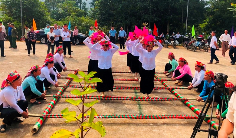 Bảo tồn, phát huy giá trị văn hóa truyền thống của các DTTS gắn với phát triển du lịch