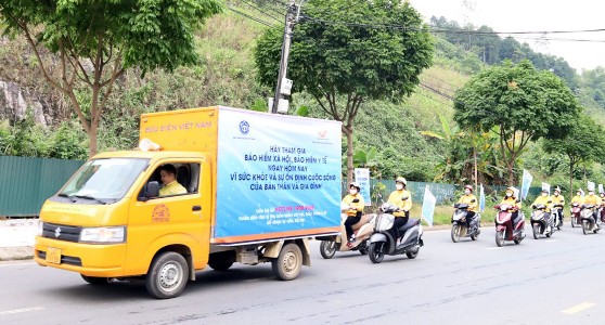 Lào Cai Ra quân đợt 3 tuyên truyền BHXH tự nguyện, BHYT hộ gia đình