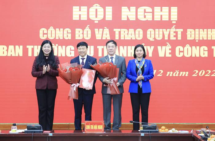Hà Nội Trao các quyết định về công tác cán bộ
