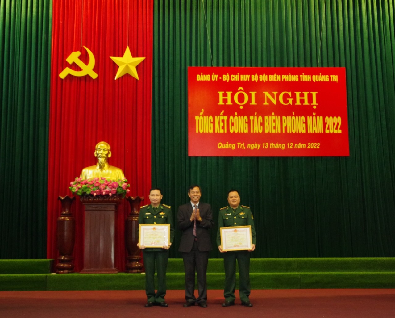 Bảo vệ vững chắc chủ quyền, an ninh biên giới, khắc phục tốt hậu quả thiên tai dịch bệnh
