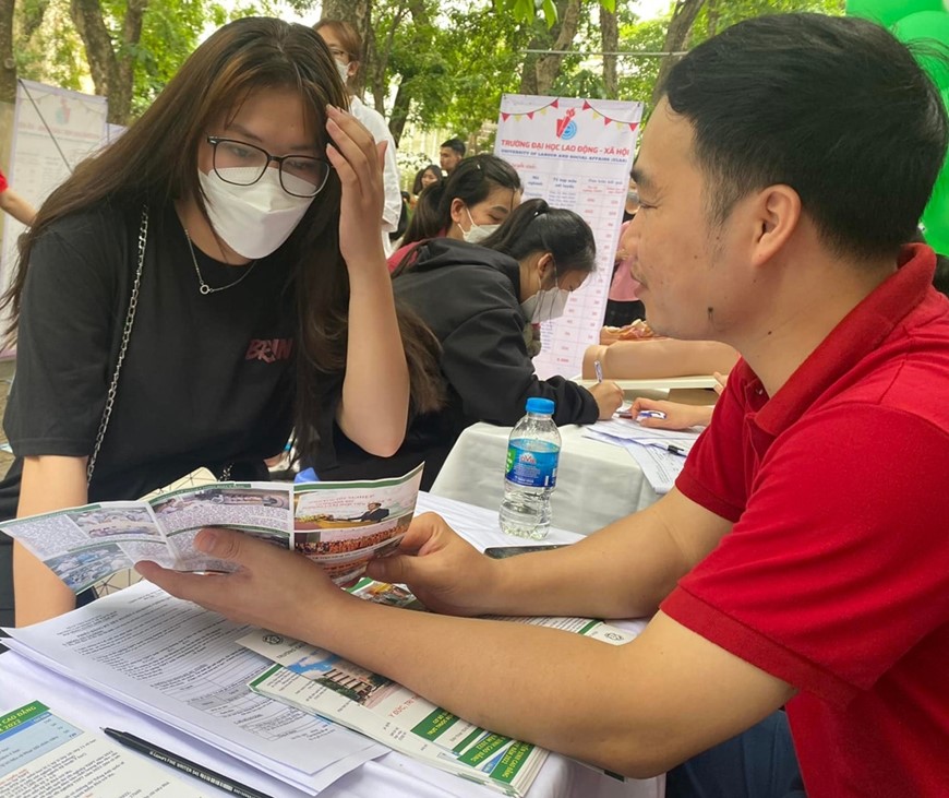 Cầu nối việc làm cho sinh viên ngành y