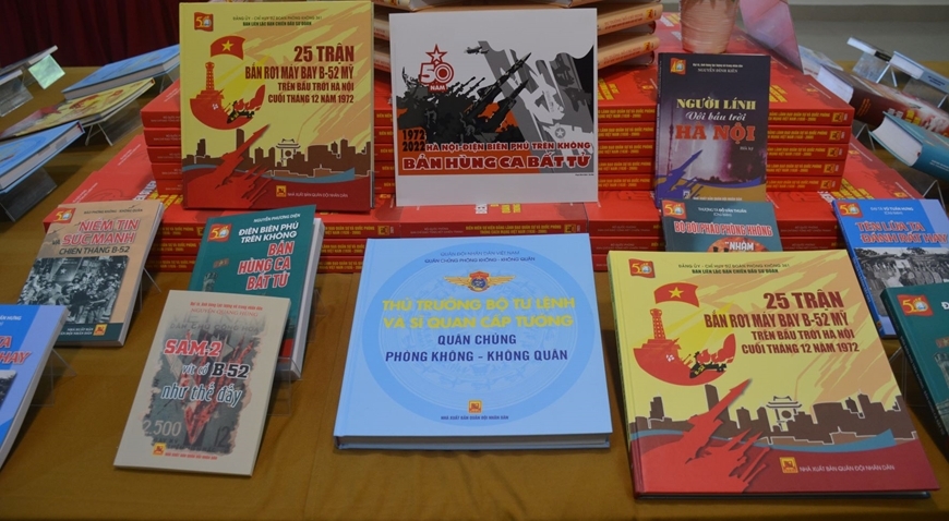 Giới thiệu bộ sách về Chiến thắng “Hà Nội - Điện Biên Phủ trên không”