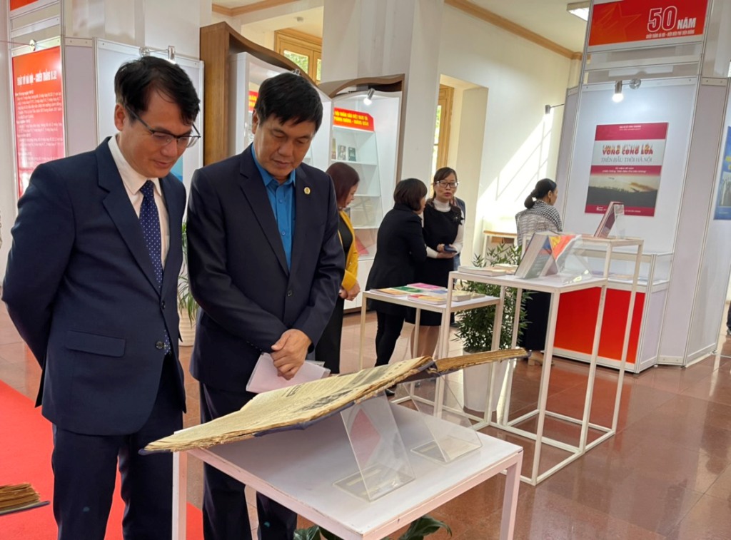 Triển lãm tư liệu  Điện Biên Phủ trên không - Bản hùng ca bất tử