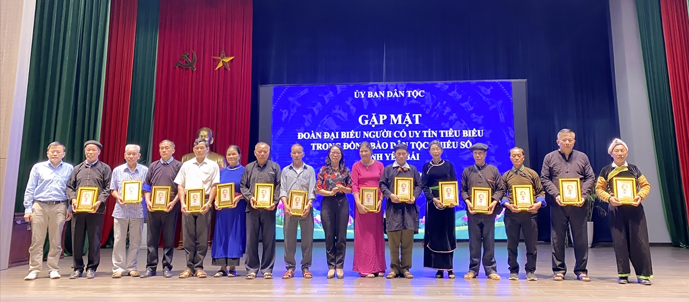 Yên Bái Người có uy tín- Những tấm gương tiêu biểu để đồng bào noi theo