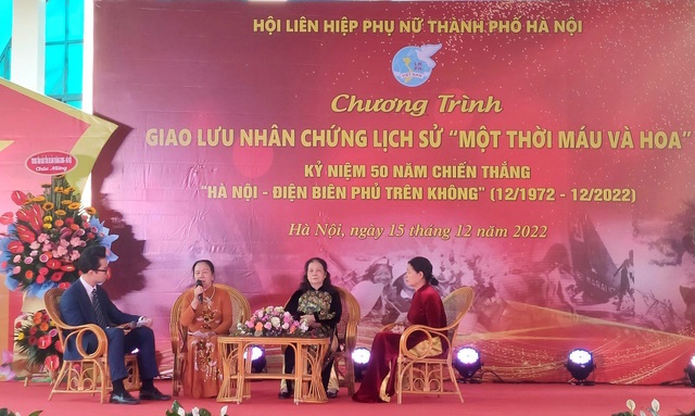 “Một thời máu và hoa”