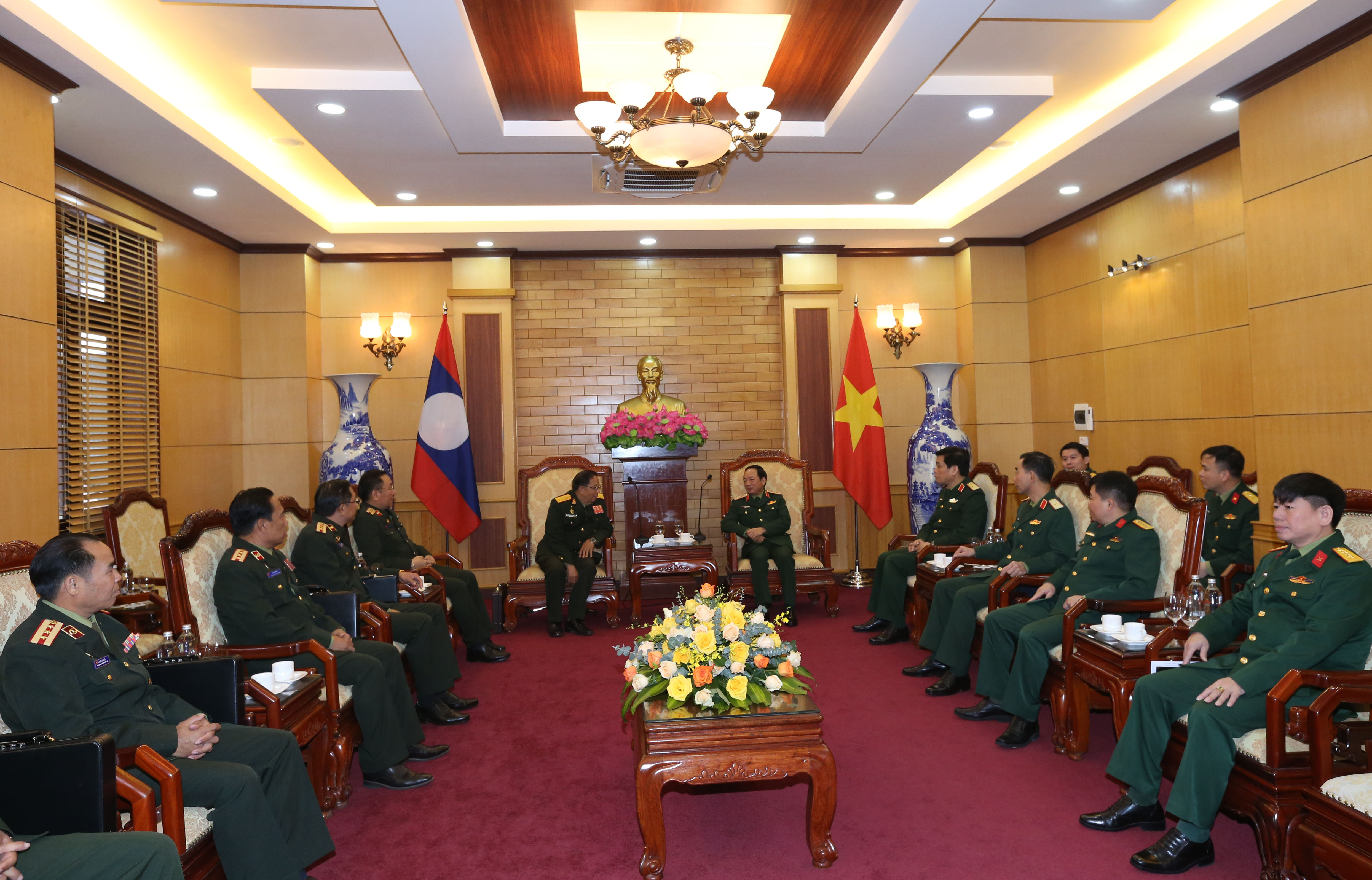 Việt Nam - Lào tăng cường hợp tác đào tạo sĩ quan
