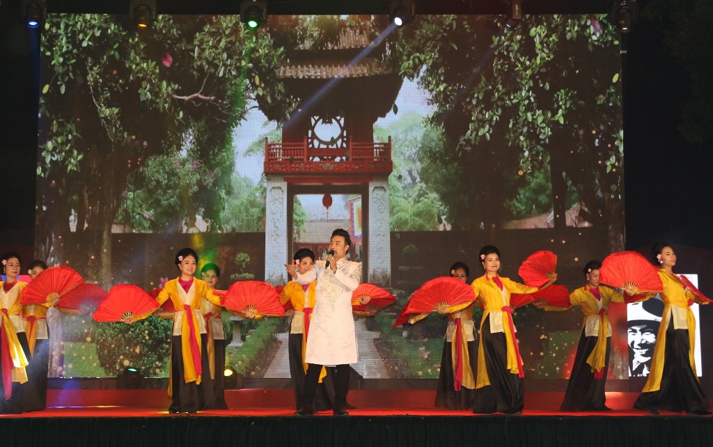 “Rạng rỡ - Kiêu hùng 50 năm Chiến thắng Hà Nội - Điện Biên Phủ trên không”