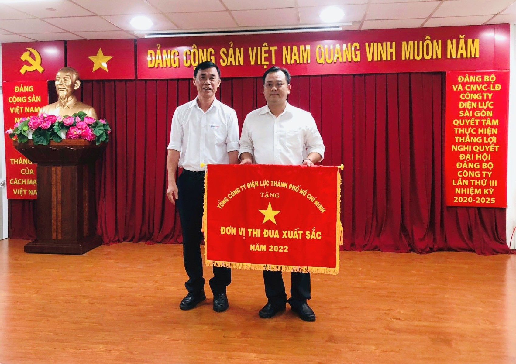 Phấn đấu trở thành đơn vị quản lý dự án công trình điện chuẩn mực