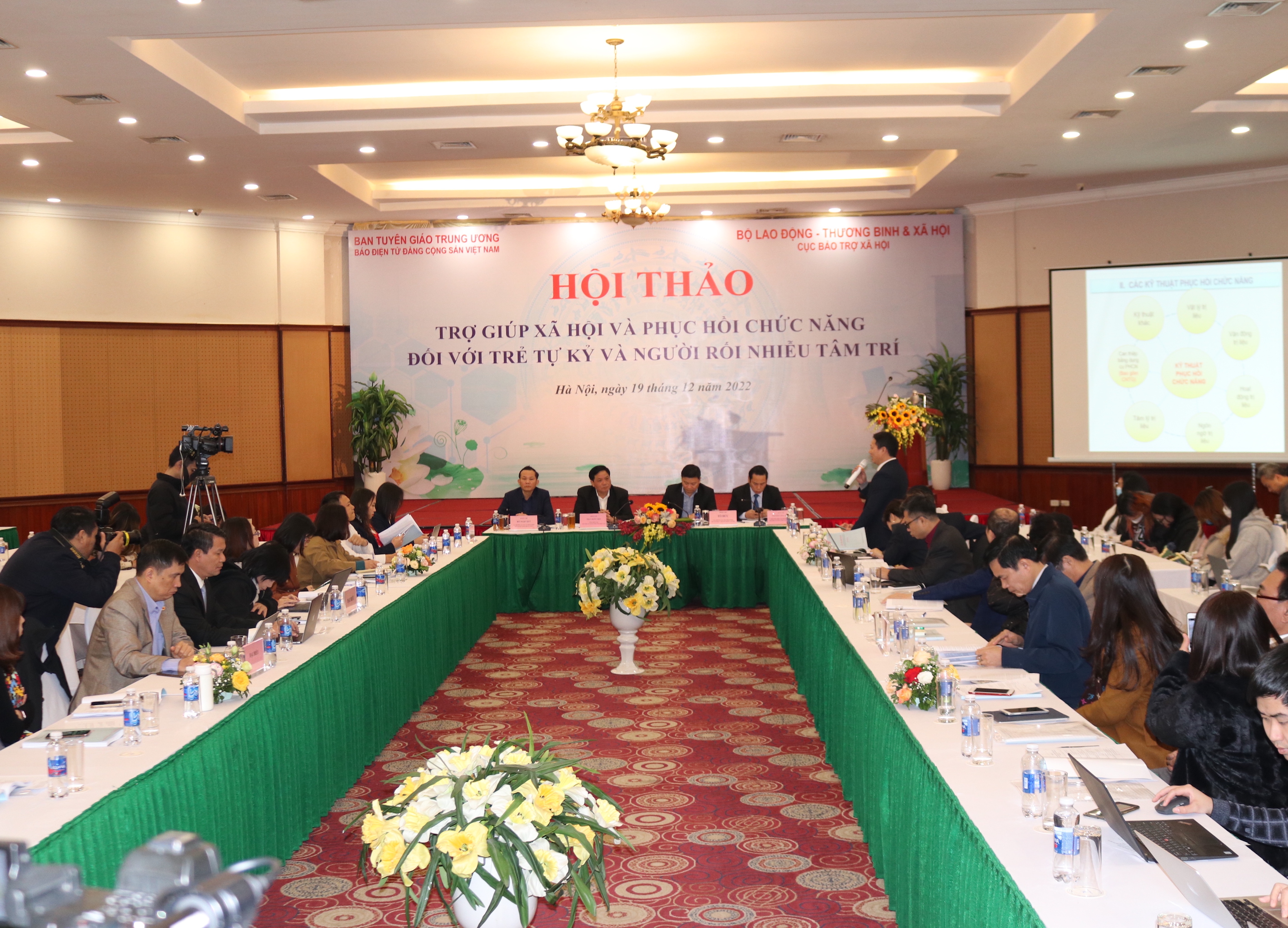 Nâng cao nhận thức, trách nhiệm về chăm sóc, trợ giúp trẻ tự kỷ và người rối nhiễu tâm trí