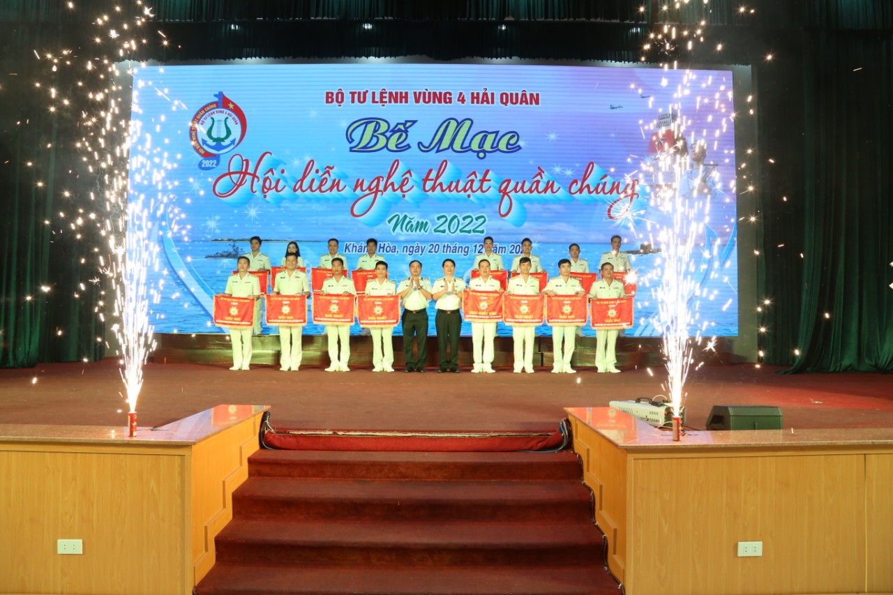 Vùng 4 Hải quân Bế mạc, công diễn văn nghệ quần chúng năm 2022