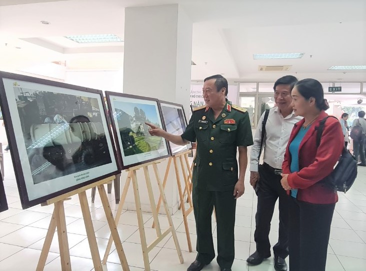 Triển lãm ảnh “Bài ca người chiến sĩ canh trời”