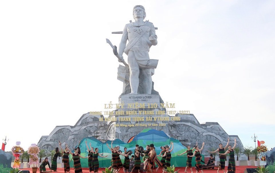 Đắk Nông Khánh thành tượng đài anh hùng dân tộc N’Trang Lơng