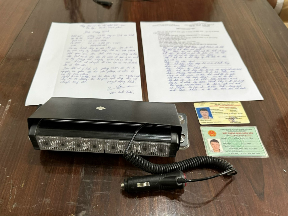 Tự ý lắp đặt, sử dụng thiết bị phát tín hiệu của xe được quyền ưu tiên