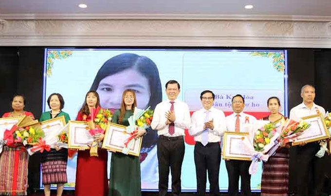 Đồng Nai Tuyên dương Người có uy tín, nhân sĩ, trí thức, doanh nhân sản xuất kinh doanh giỏi