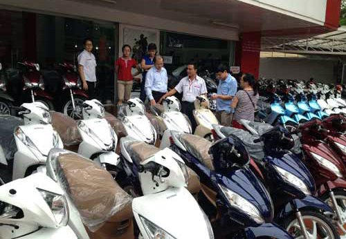 Ngăn chặn tình trạng bán ô tô, xe máy “hai giá”