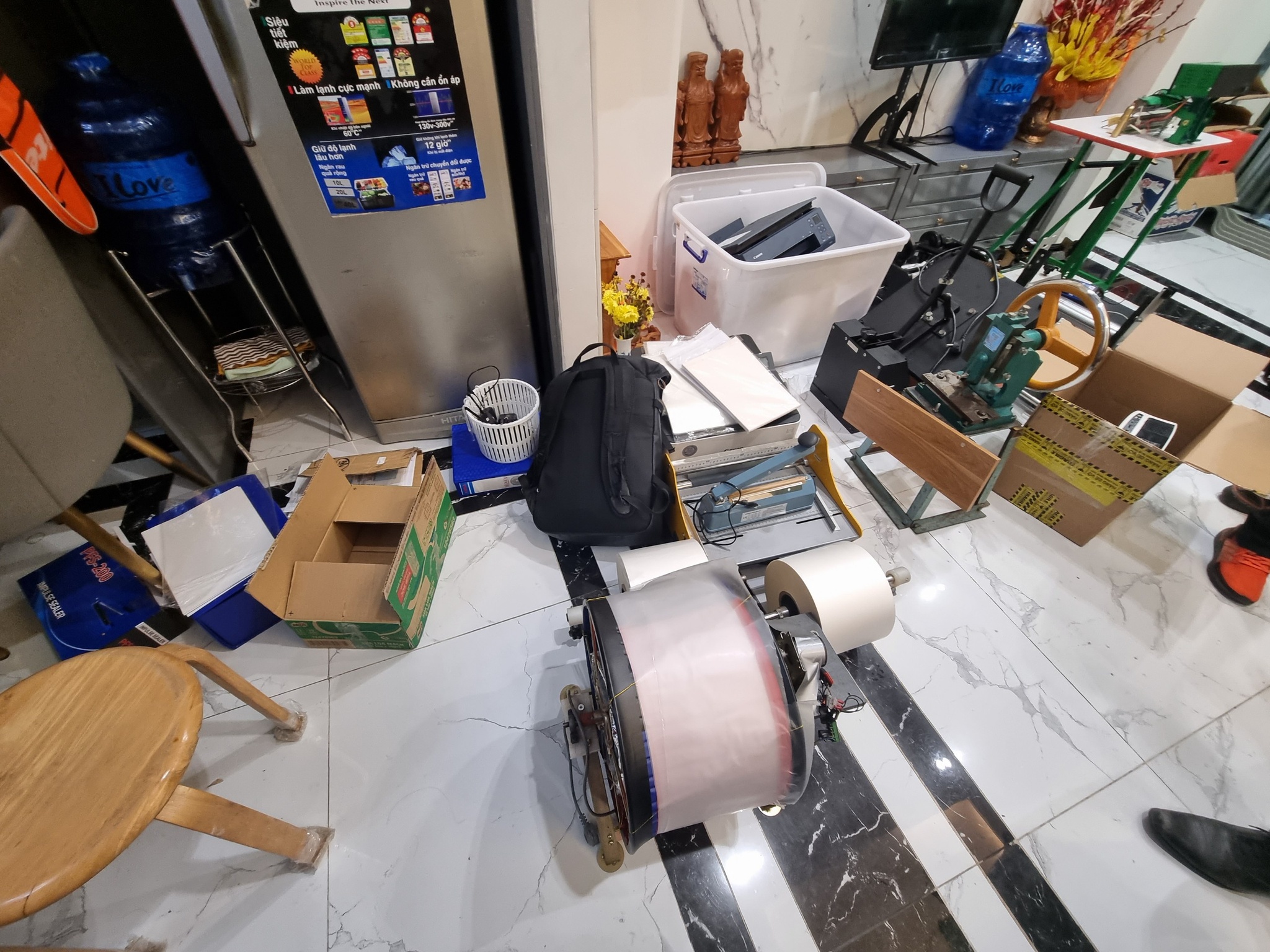 Hành vi làm tiền giả, tàng trữ vũ khí quân dụng và ma túy đối diện mức án nào