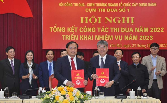 Yên Bái Ban Tổ chức Tỉnh ủy được tặng Cờ thi đua của ngành Tổ chức xây dựng Đảng