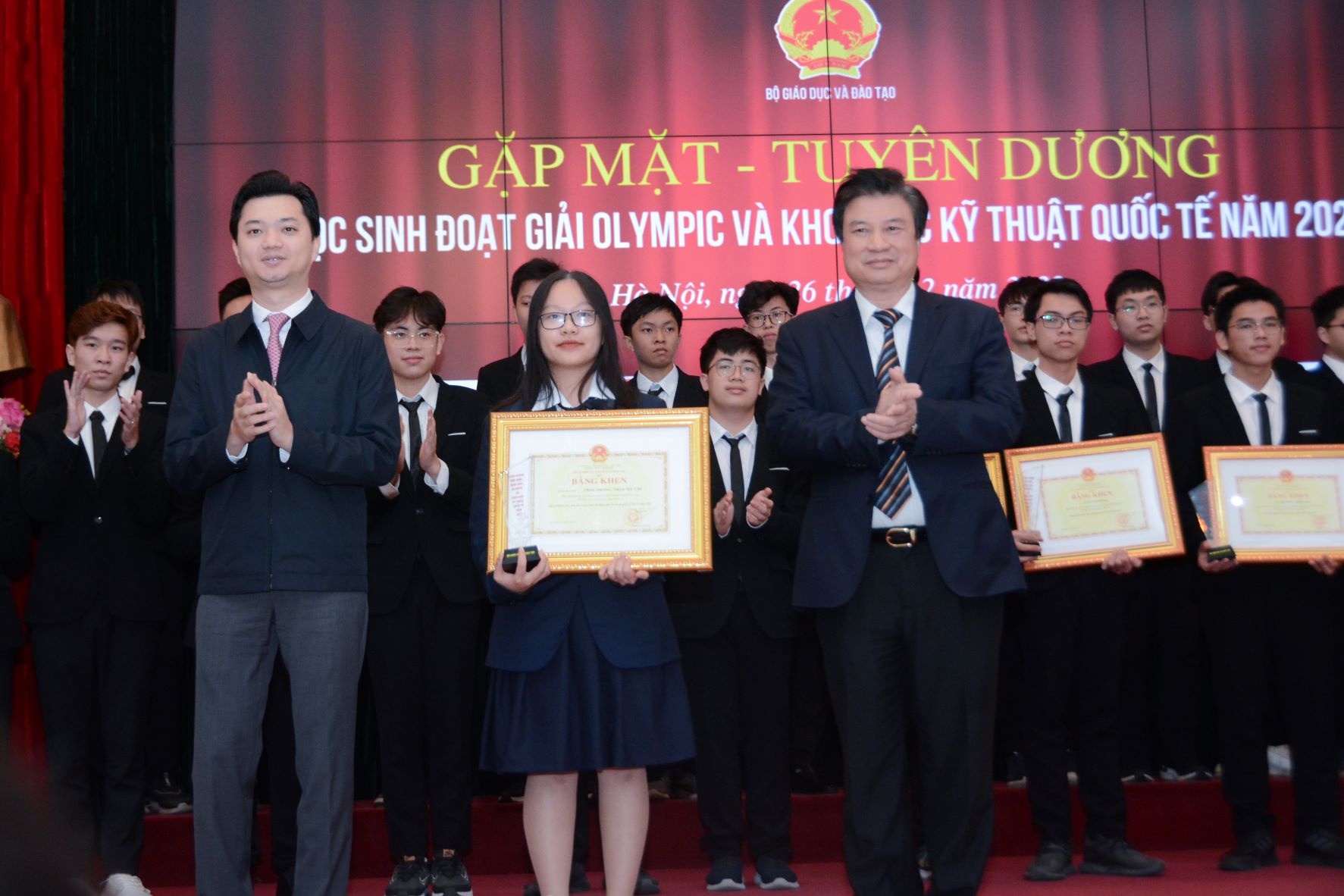 Tuyên dương 33 học sinh đoạt giải Olympic và Khoa học kỹ thuật quốc tế