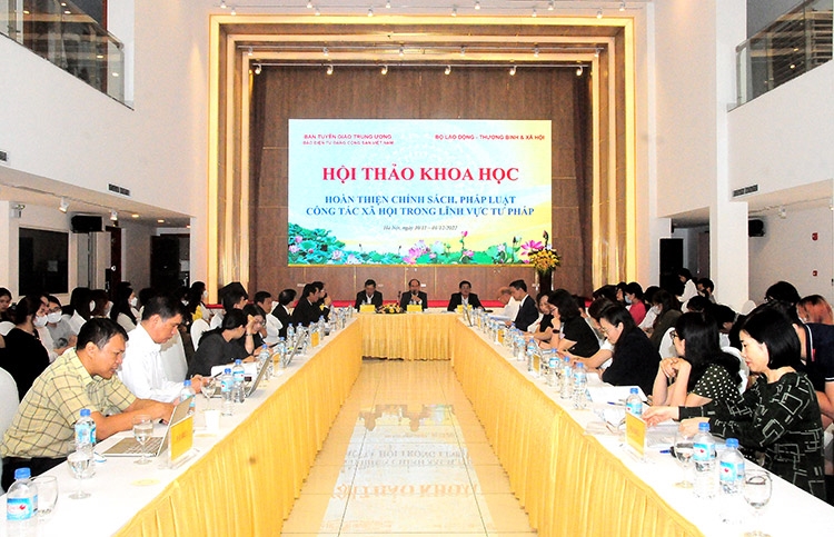 Một số vấn đề đặt ra trong chính sách pháp luật hỗ trợ pháp lý cho người nghèo, nhóm người yếu thế