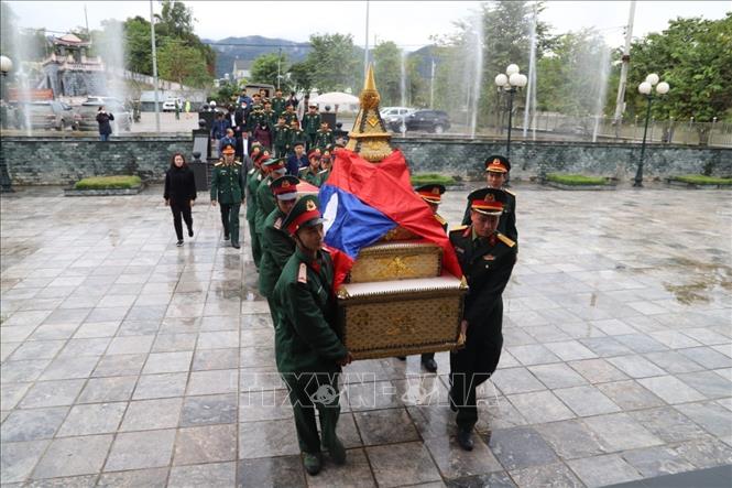 Hồi hương 10 hài cốt liệt sĩ và chuyên gia quân tình nguyện Việt Nam hy sinh tại Bắc Lào