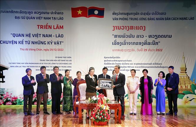 Những kỷ vật kể chuyện mối quan hệ đặc biệt Việt Nam - Lào