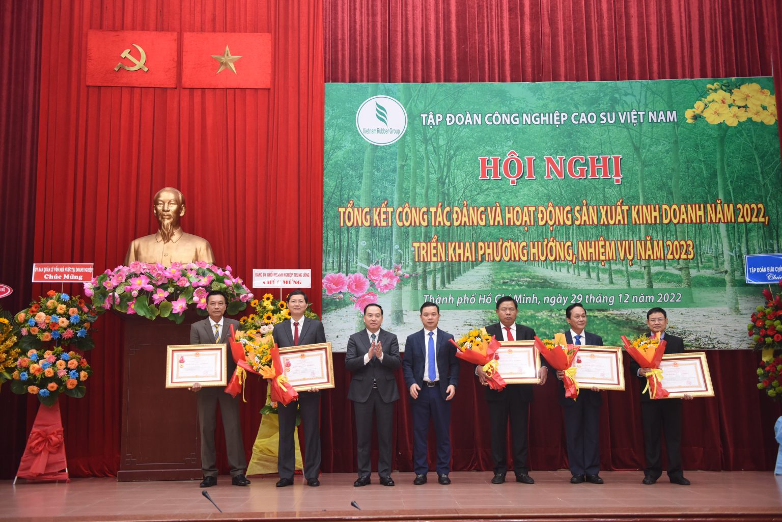 Tập đoàn Công nghiệp Cao su Việt Nam vượt khó, phát triển ổn định