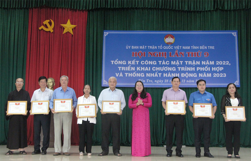 Phát huy vai trò người đứng đầu trong học tập và làm theo Bác