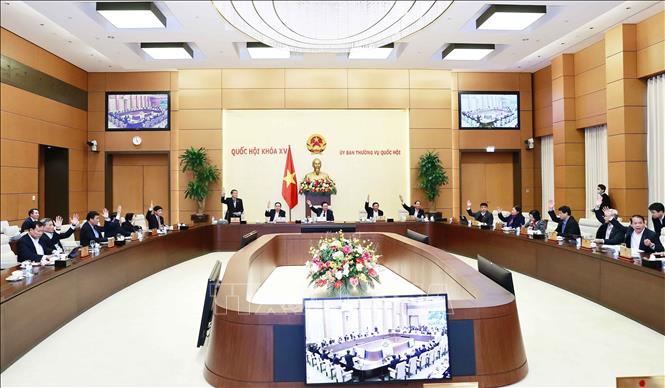 Thông qua mức thuế bảo vệ môi trường với xăng, dầu, mỡ nhờn năm 2023