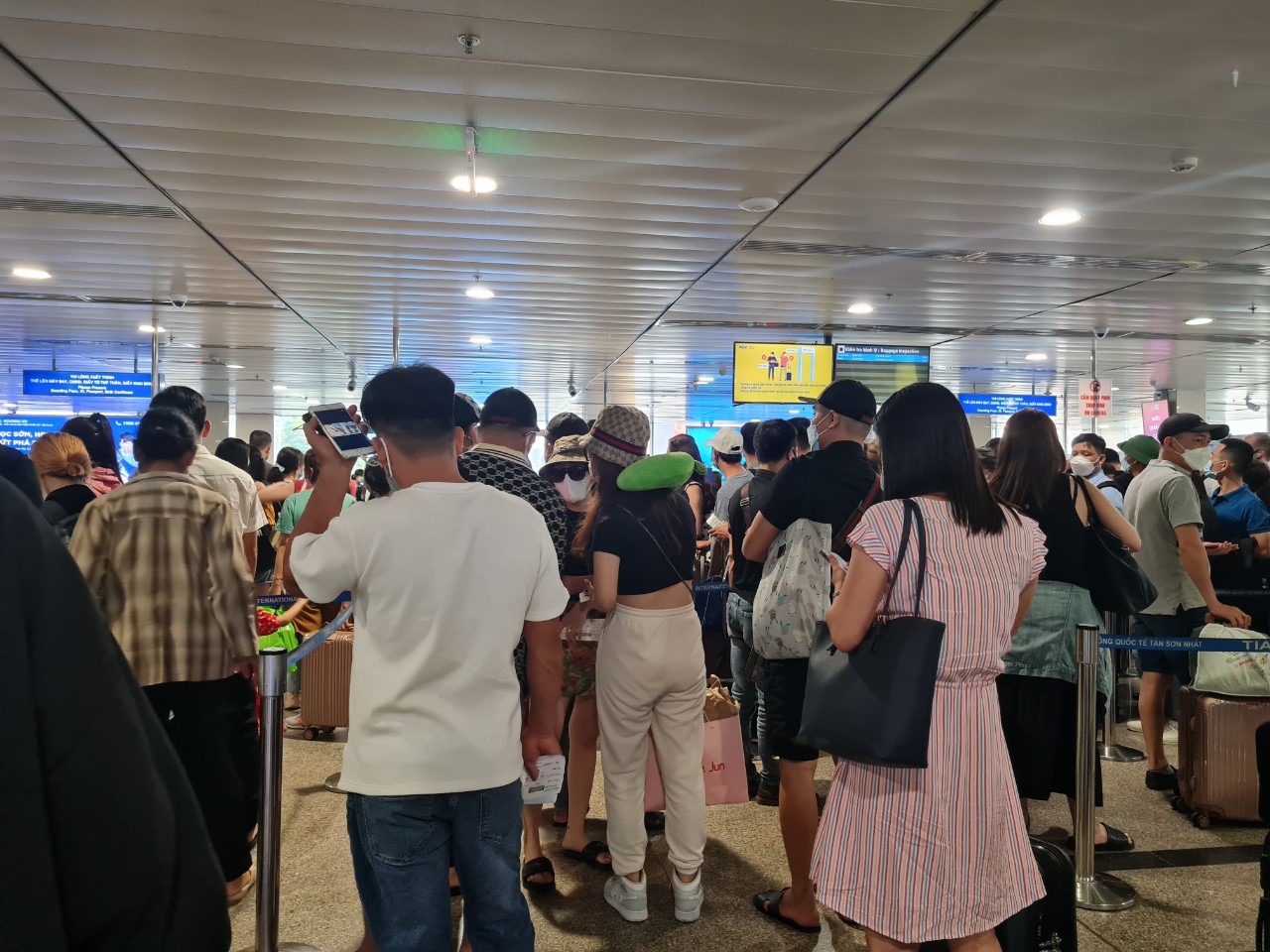 Sân bay Tân Sơn Nhất dự kiến phục vụ 112 000 lượt khách dịp Tết Dương lịch 2023