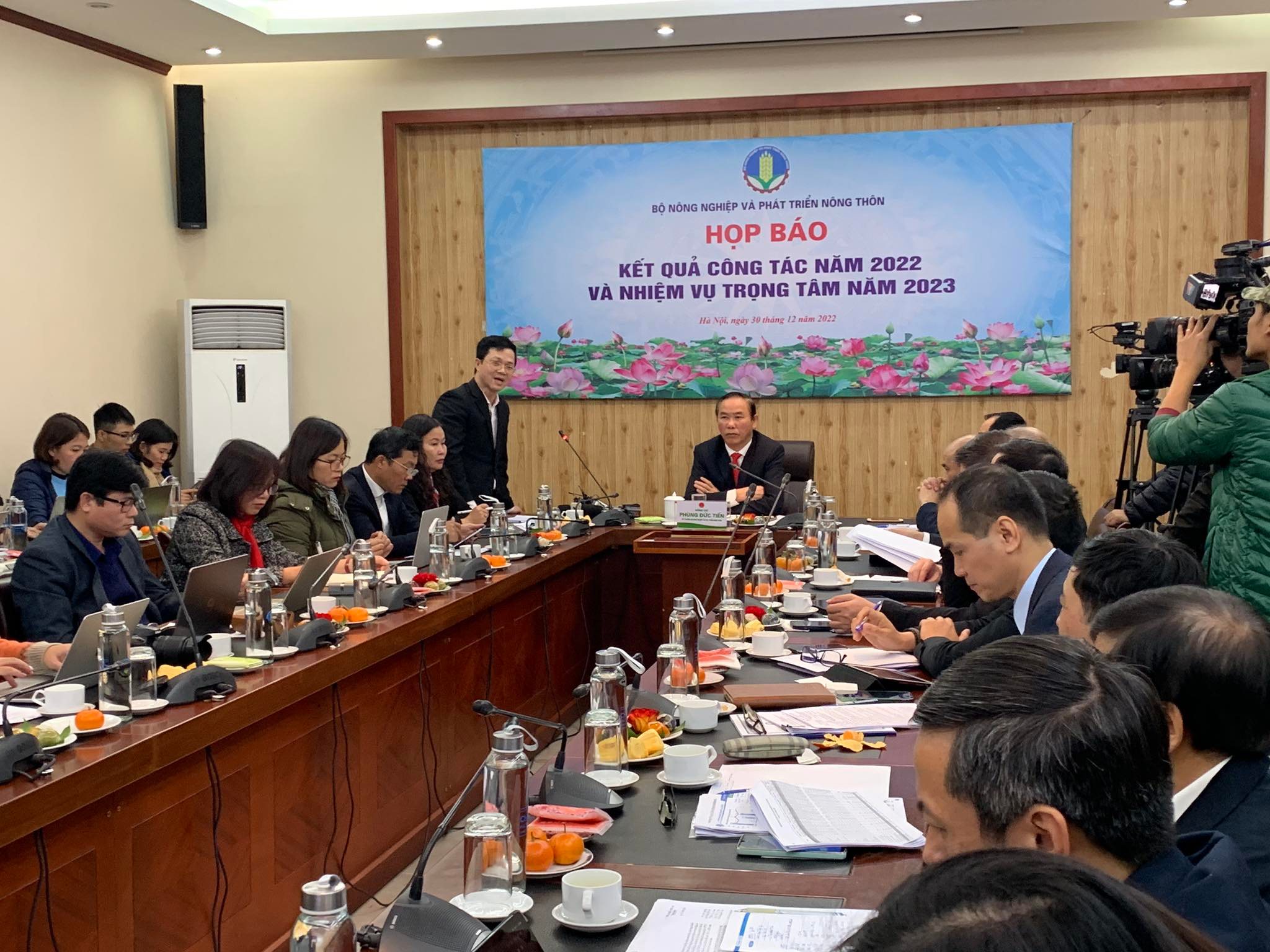 Tập trung tháo gỡ khó khăn, vướng mắc để đạt mục tiêu năm 2023