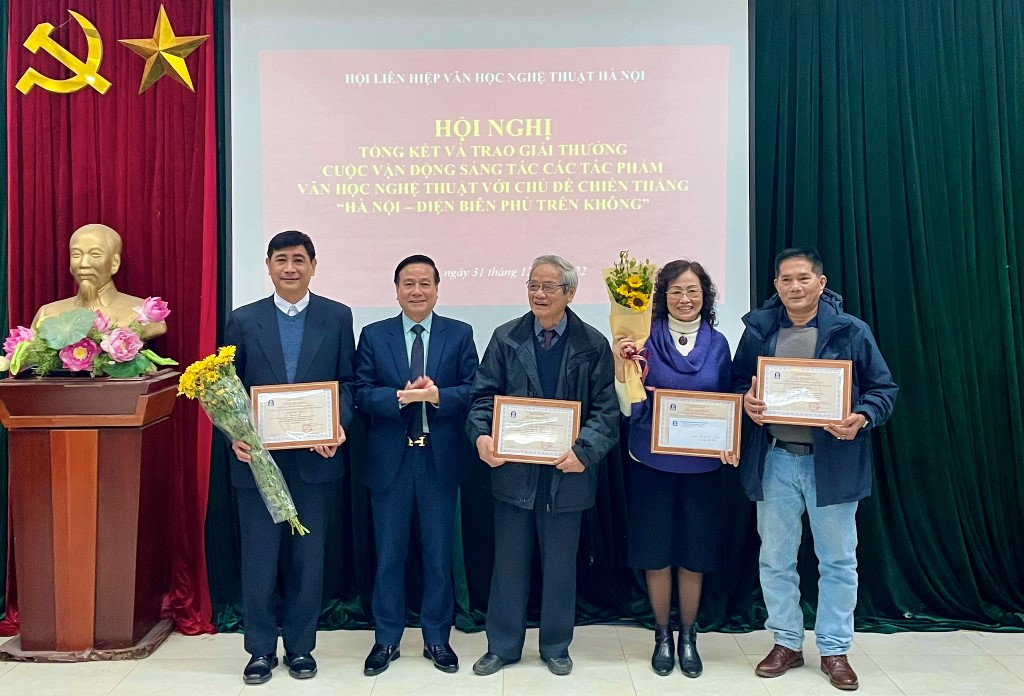 17 tác phẩm đoạt Giải “Hà Nội - Điện Biên Phủ trên không