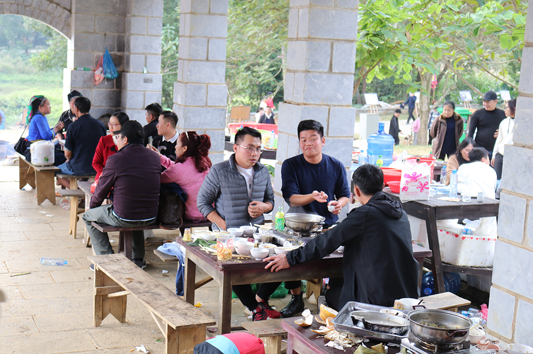 Chơi chợ phiên vùng cao ngay giữa lòng Thủ đô