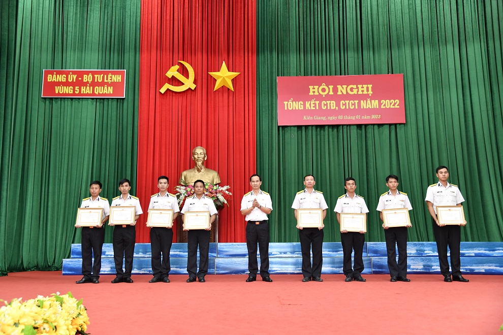 Vùng 5 Hải quân thực hiện tốt công tác đảng, công tác chính trị