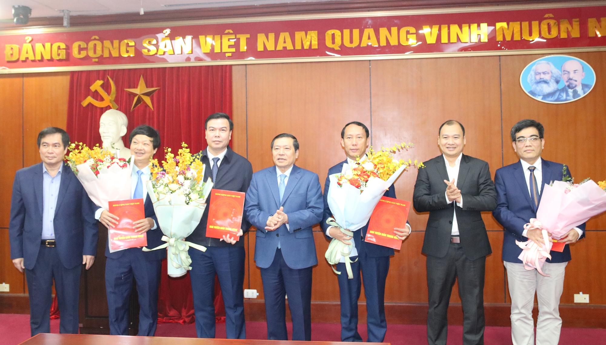 Ban Tuyên giáo Trung ương trao quyết định bổ nhiệm lãnh đạo cấp Vụ