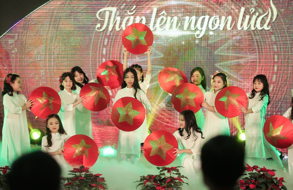 “Thắp lên ngọn lửa” chào năm mới 2023