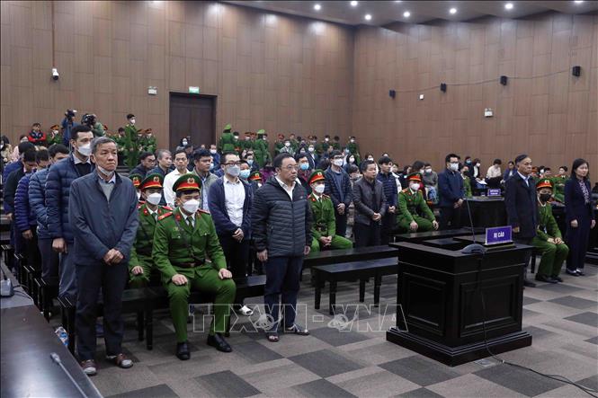 Bé trai 10 tuổi rơi ống trụ bê tông đã tử vong