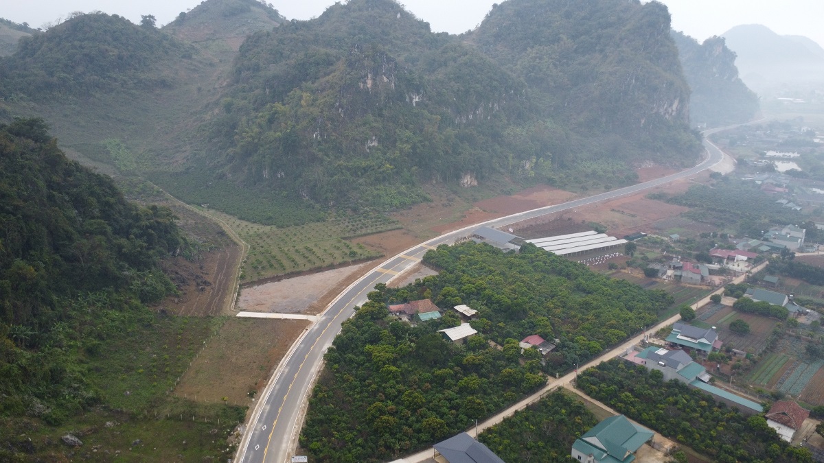 “Thần tốc” hoàn thành tuyến tránh thành phố Sơn La