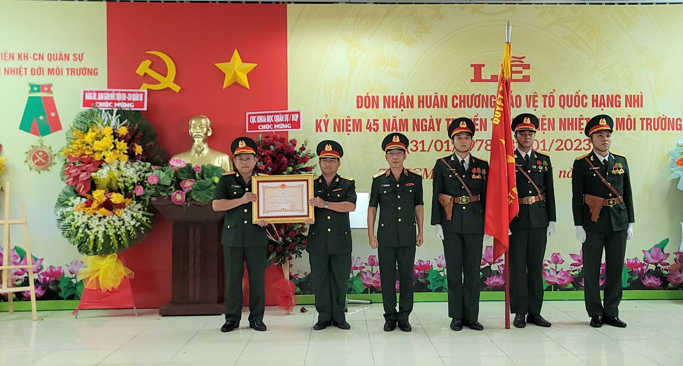 Viện Nhiệt đới môi trường đón nhận Huân chương Bảo vệ Tổ quốc Hạng Nhì
