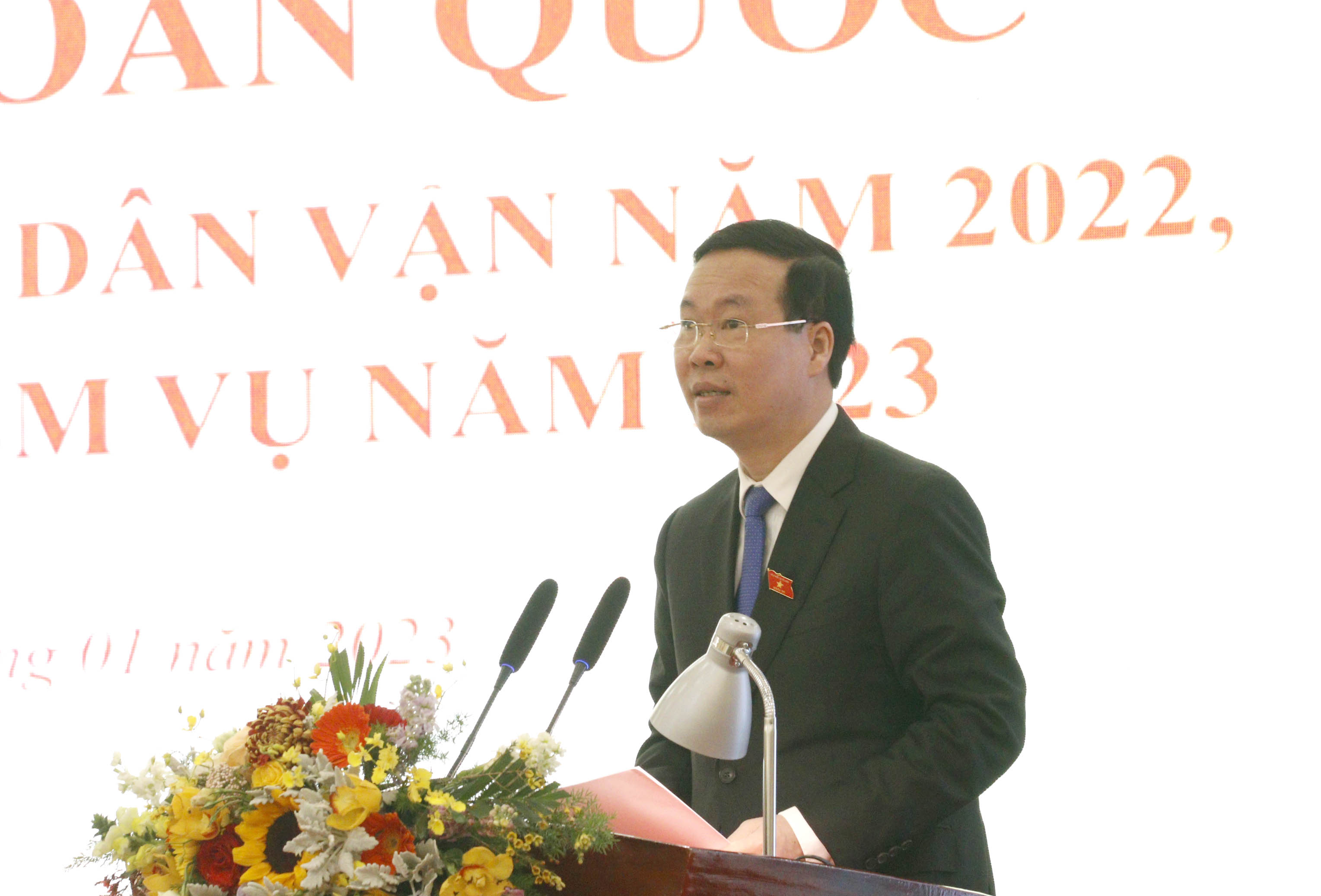 Phải luôn ý thức sâu sắc dân là gốc , lòng dân là thước đo