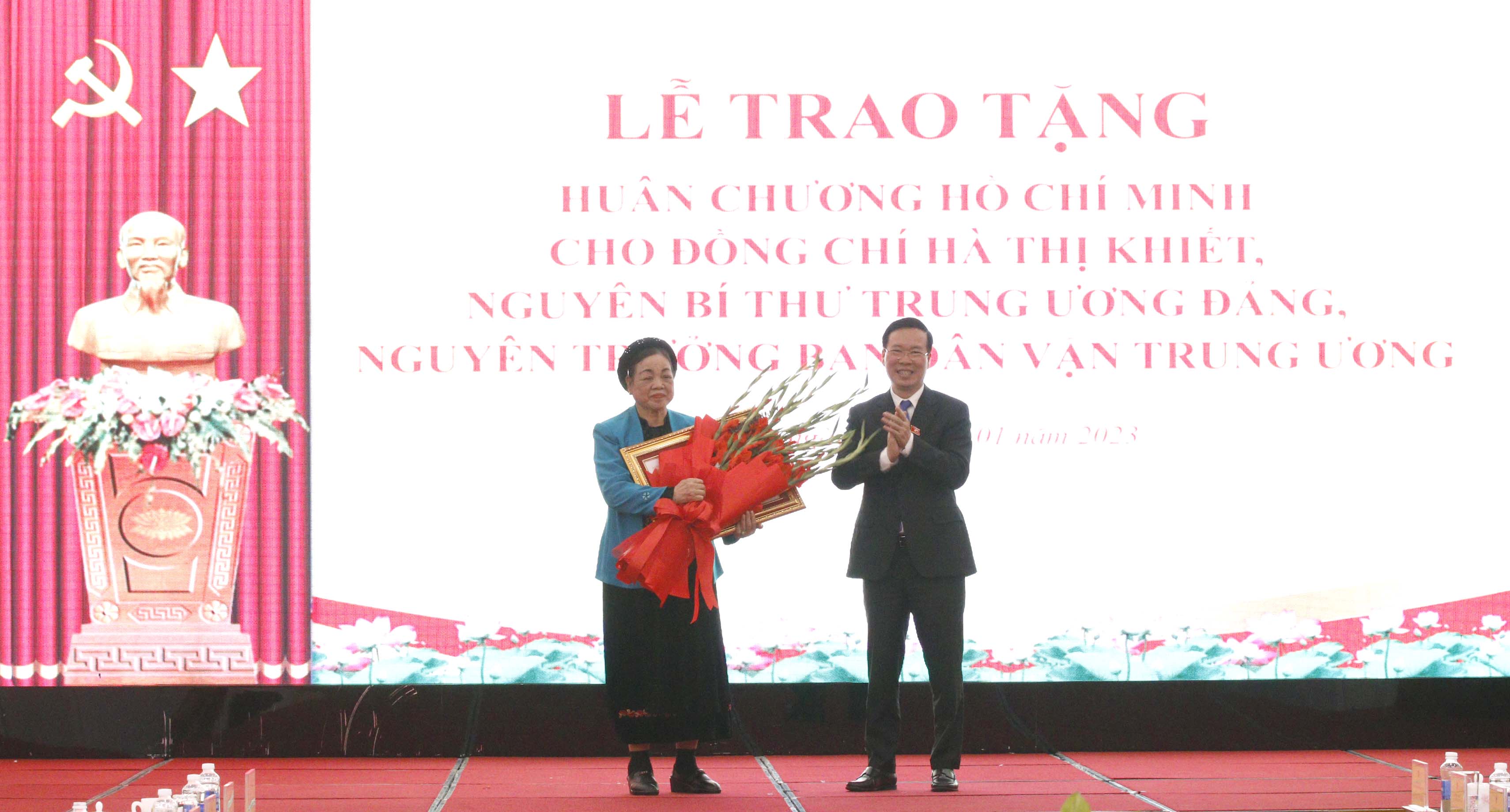Trao tặng Huân chương Hồ Chí Minh cho nguyên Trưởng Ban Dân vận Trung ương Hà Thị Khiết